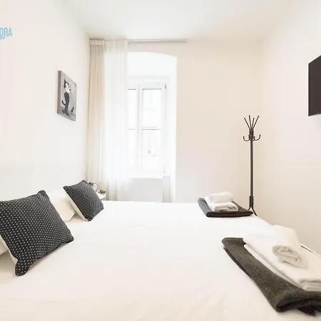 Imbriani 4 Tirabora Short Rent Apartament